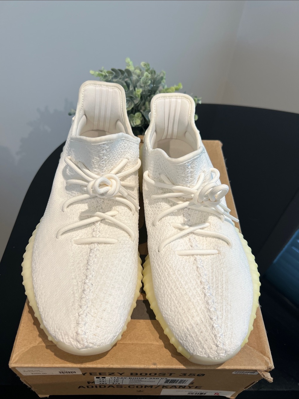 Adidas Men’s Yeezy Boost 350 V2 Cream White Size 10.5 - Picture 2 of 11